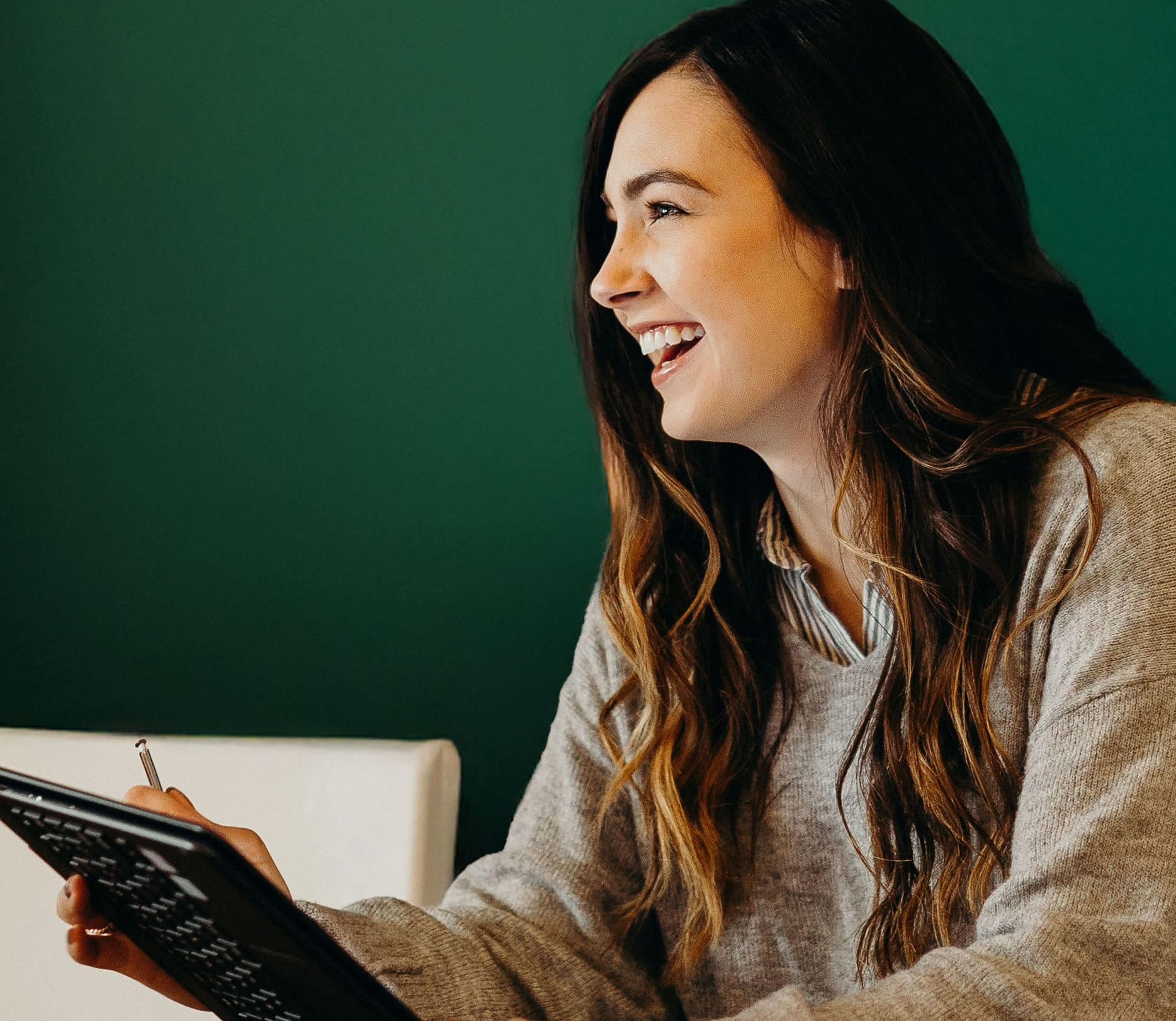 Studying interior decorating online from home — learning interior design fundamentals at your own pace