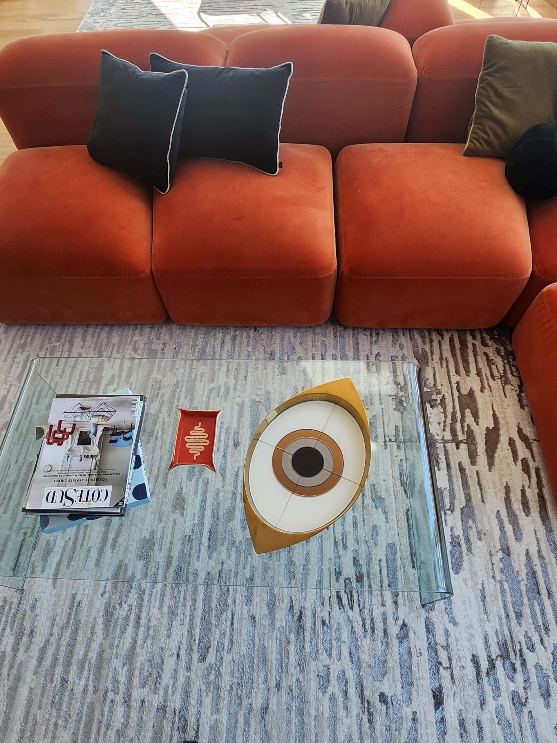 bonus guide on how to choose the right rug and place it in interior decorating, French Touch style