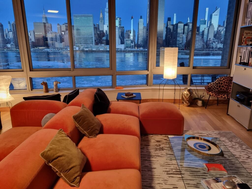 Interior design course online showing a NYC apartment transformation from blueprint to final styling. Learn how to become an interior decorator with the French Touch Masterclass.